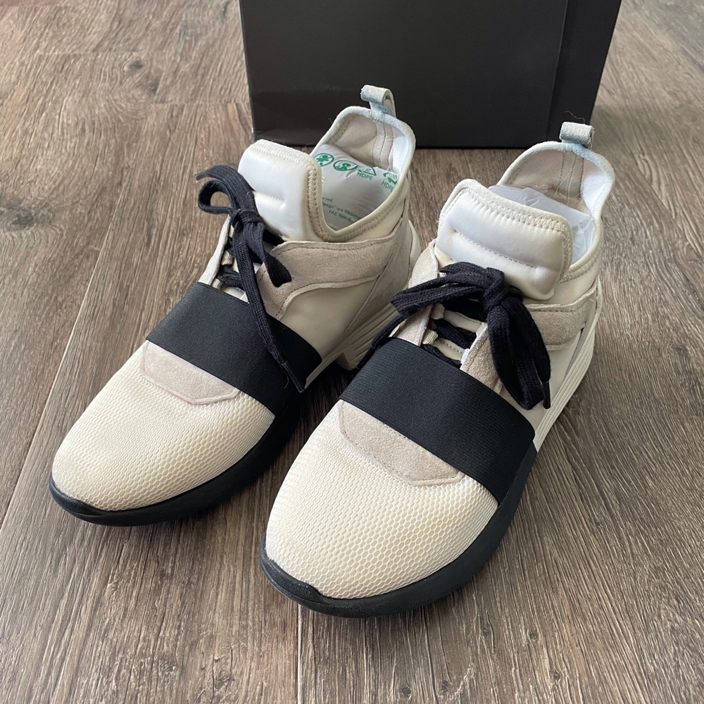 Kendal & Kylie Braydon Sneaker size 8.5